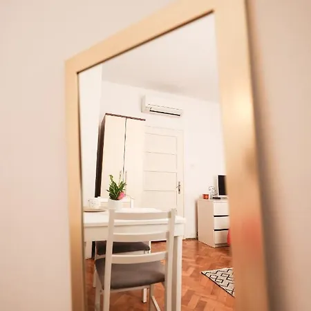 Apartment Cozy Studio Apartments In City Centar -Ae1565 *