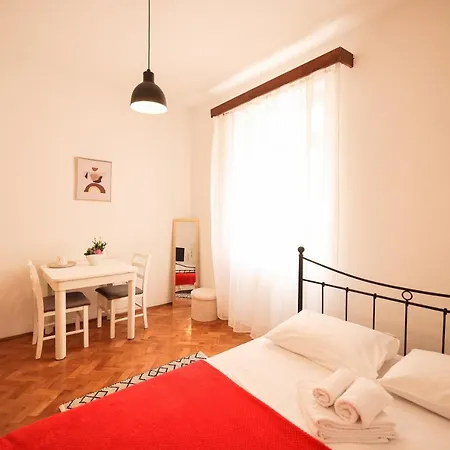Apartment Cozy Studio Apartments In City Centar -Ae1565