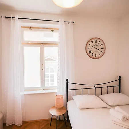 Apartment Cozy Studio Apartments In City Centar -Ae1565