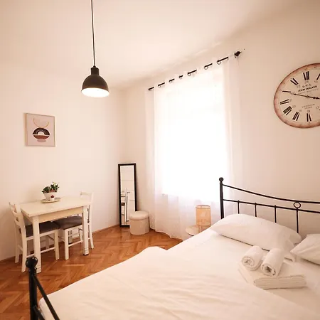 아파트 Cozy Studio Apartments In City Centar -Ae1565